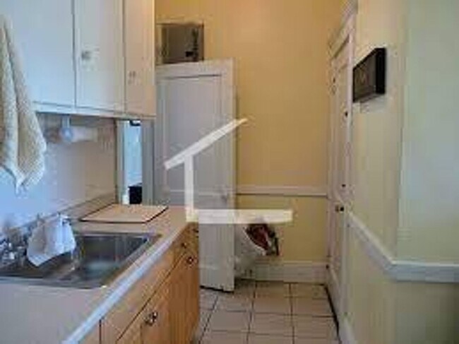 Building Photo - No Brokers Fee, Coolidge Corner area, Heat...