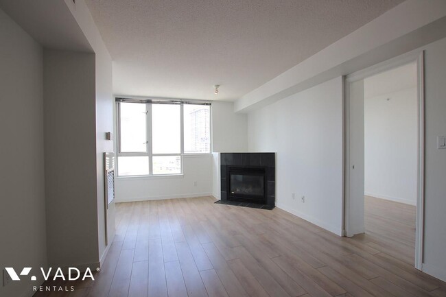 Photo du bâtiment - Europa 2 Bed Apartment For Rent 2002-63 Ke...