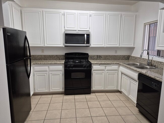 Building Photo - Dicken's Court Apartments