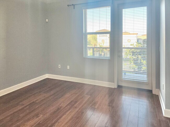 Foto del edificio - FOR LEASE - Available now! No smoking and no pets please!