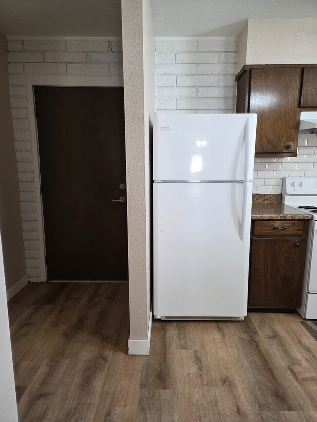 South entry, typically used for storage/pantry - 610 N Orchard Ave