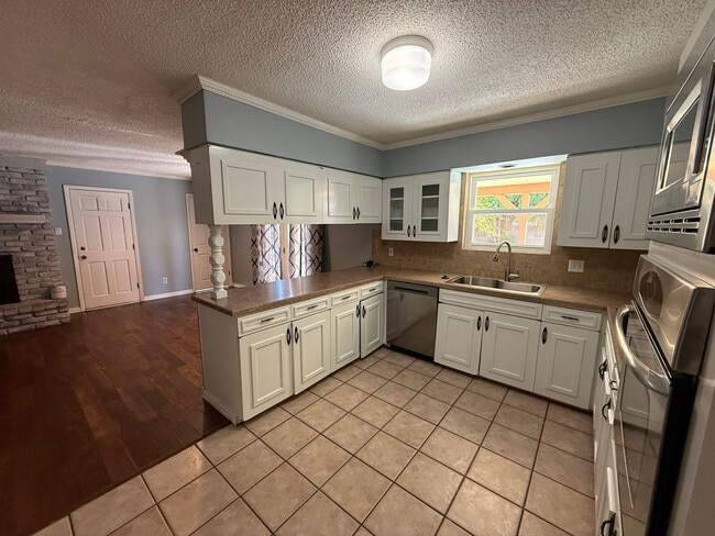 Foto del edificio - 4 Bed Brick Home! Zia School District! - P...