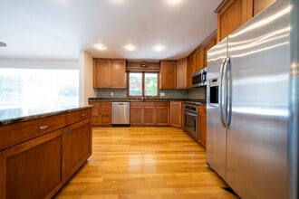 Building Photo - 6624 Southcrest Dr