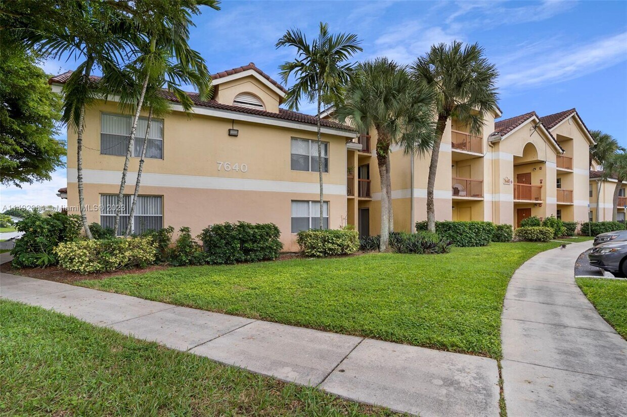 7640 Westwood Dr Unit 411, Tamarac, FL 33321 Condo for Rent in