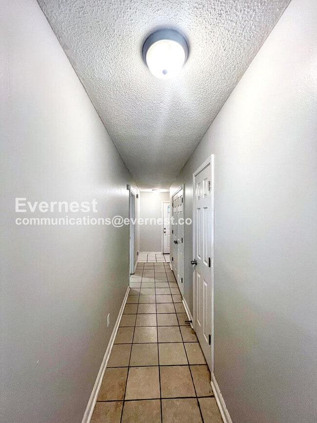 Foto del edificio - 375 Blair Dr W