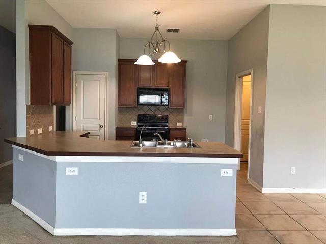 Building Photo - 2708 Saddlehorn Dr
