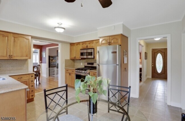 Foto del edificio - 470 White Oak Ridge Rd