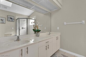 Building Photo - 4523 SW 5th Pl