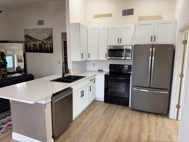 Foto del edificio - 1525 Kestrel Way