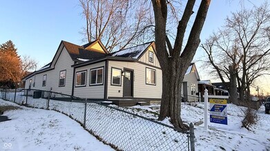Building Photo - 1835 Applegate St