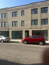 Building Photo - 723 West Ave