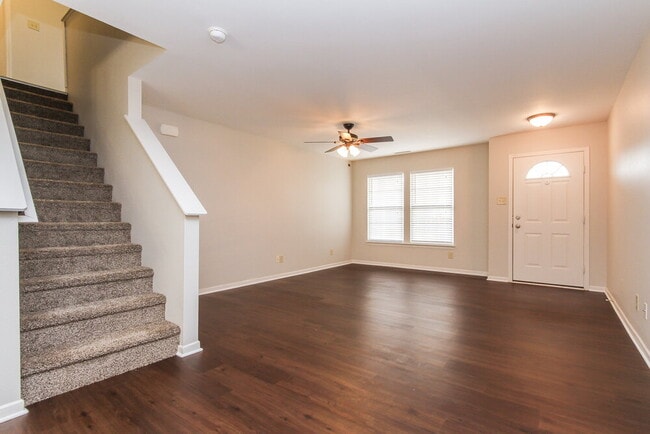 Building Photo - 1351 Brooks Dr