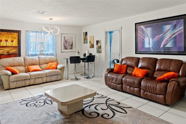 Foto del edificio - 121 SW 28th Terrace