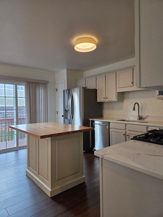 Foto del edificio - 2670 Sultan Supreme Way