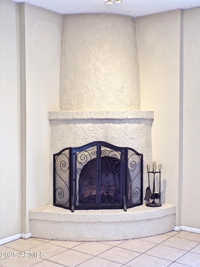 Building Photo - 4300 Plaza Oro Loma