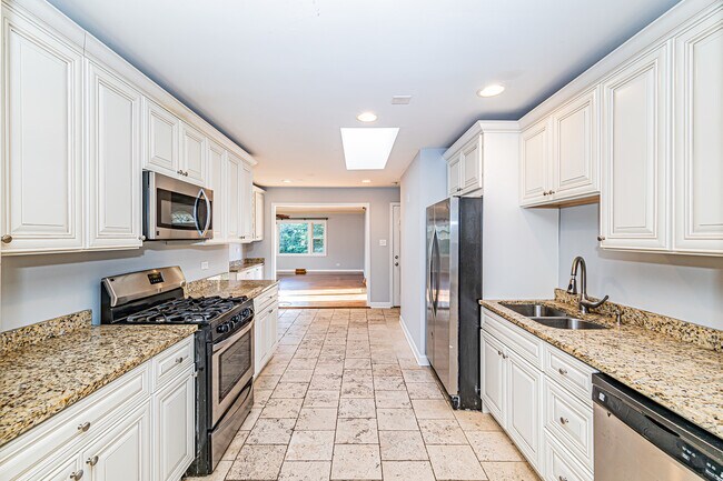 Foto del edificio - 1767 E Cree Ln