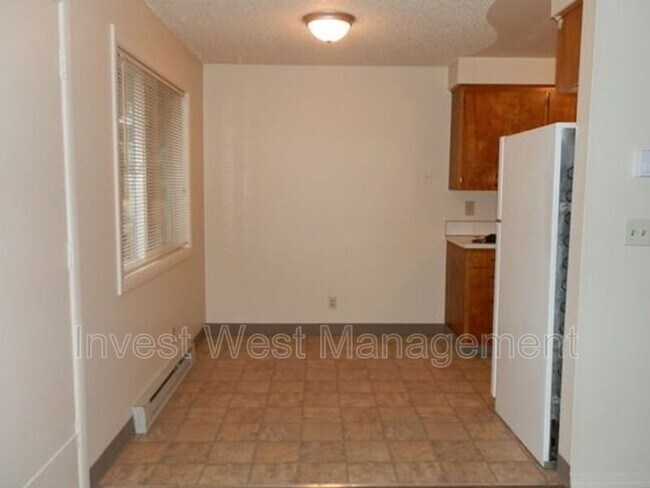 Building Photo - 1806 E 4th Plain Blvd