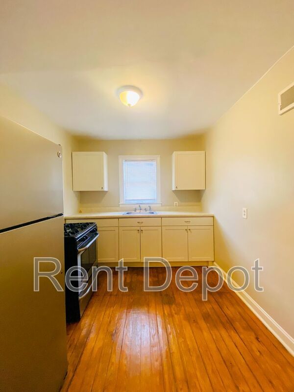 Foto del edificio - 629 S Harlan Ave