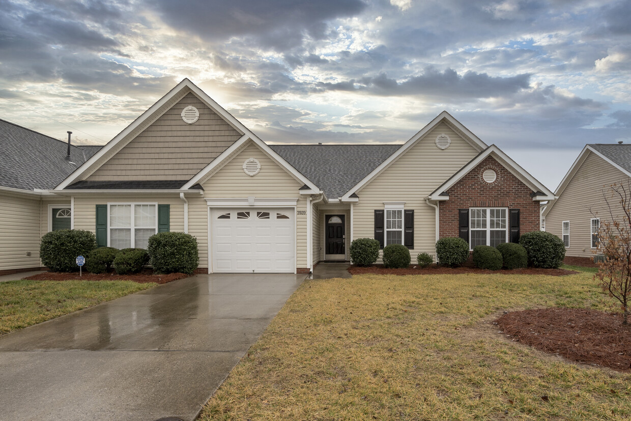 Primary Photo - 3939 Creekside Ct