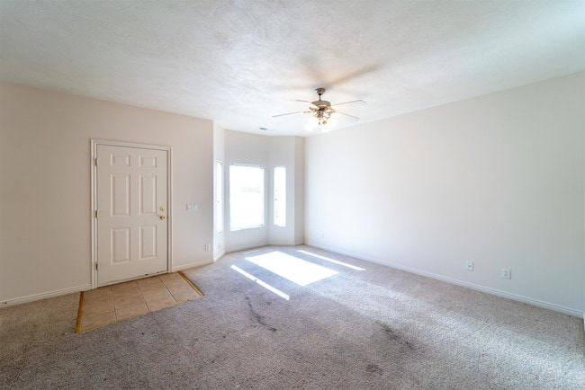 Building Photo - 184 S Valley View Dr
