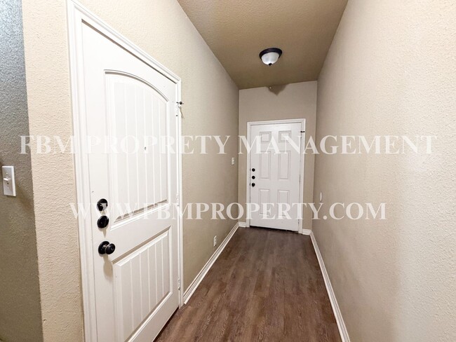 Foto del edificio - 472 Pecan Hollow St