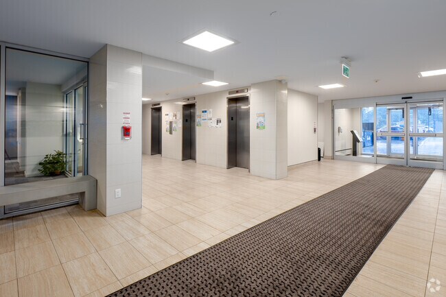 Photo du hall - 2560 Kingston
