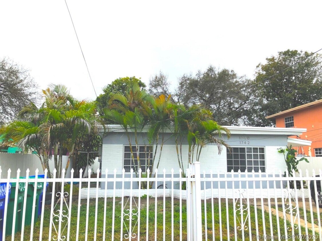 Primary Photo - 1740 NW 41st St