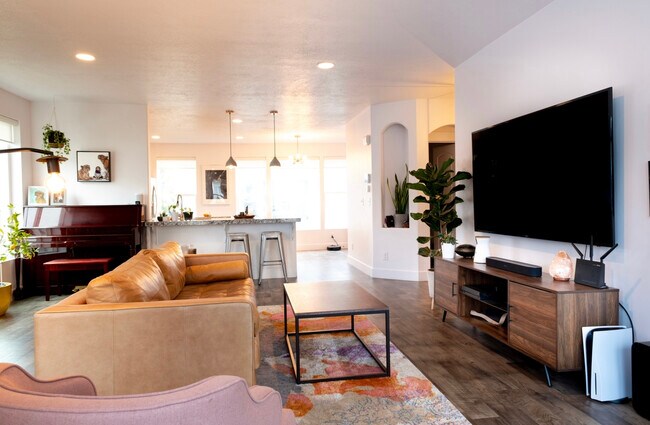 Photo - 1285 W Winchester St Townhome