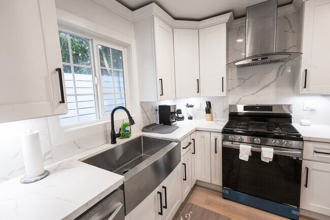 Foto del edificio - 8354 Adams St