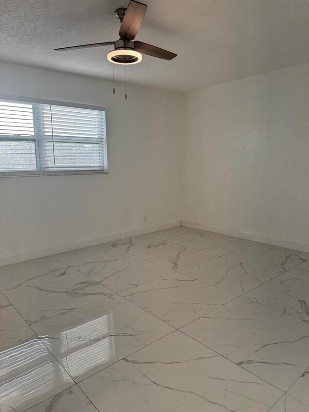 Foto del edificio - 4160 NW 21st St
