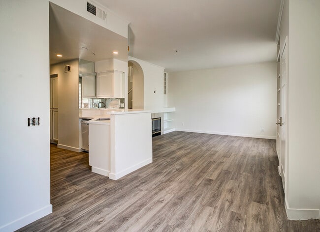 Building Photo - 103 Coronado Cay Ln