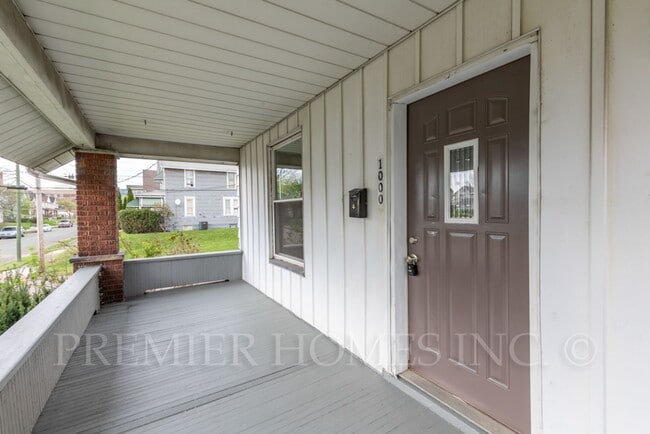 Building Photo - 2 Bed Home with 2-Car Garage & Balcony – $1,395/mo
