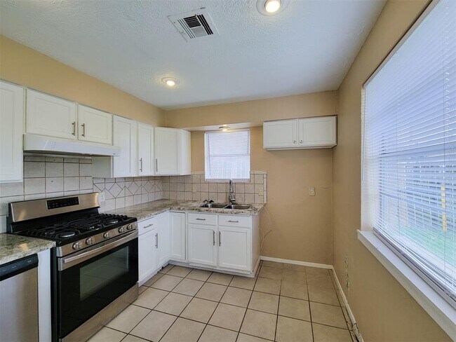 Building Photo - 16922 Folsom Dr