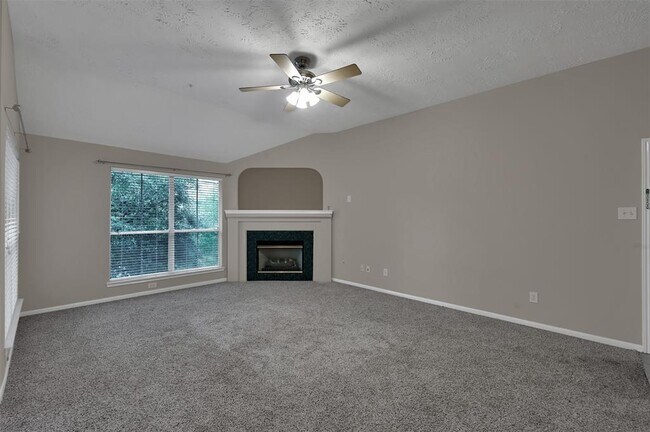Foto del edificio - 8051 Bay Branch Dr