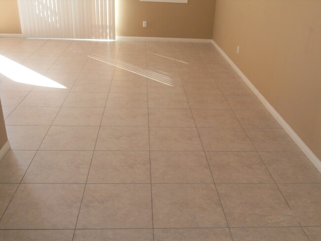 Foto del edificio - 16114 Merrill Ave