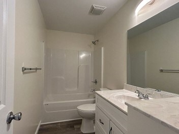 Foto del edificio - 2301 Lakeland Dr