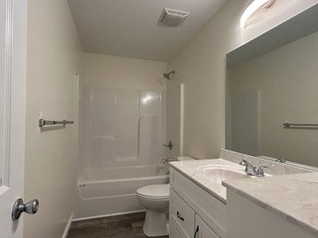 Building Photo - 2301 Lakeland Dr