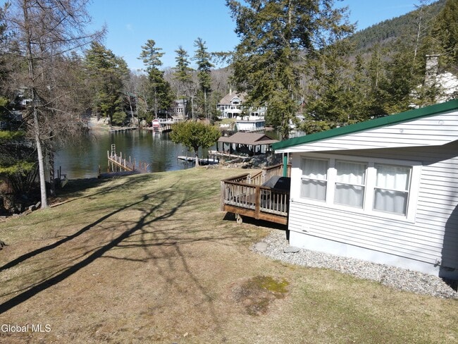 Foto del edificio - 3320 Travis Point Way