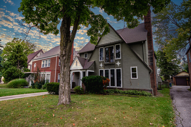 Building Photo - Peacefulhome-Newell Duplex