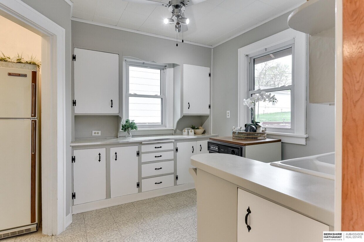 Foto principal - 4667 Poppleton Ave