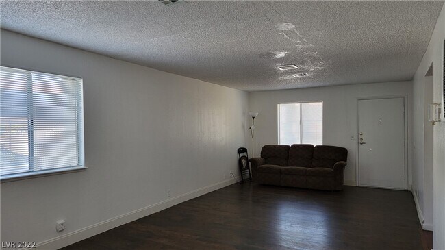 Foto del edificio - 4444 W Desert Inn Rd