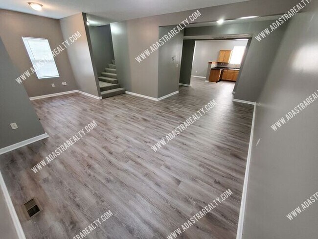 Foto del edificio - Beautiful Remodeled KCK Duplex-Available N...