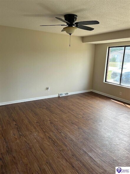 Foto del edificio - 1709 Cliff Ridge Ct