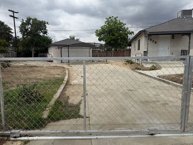 Building Photo - Remodeled 3-bedroom, 2-bath home near Ming Ave/ S. H St