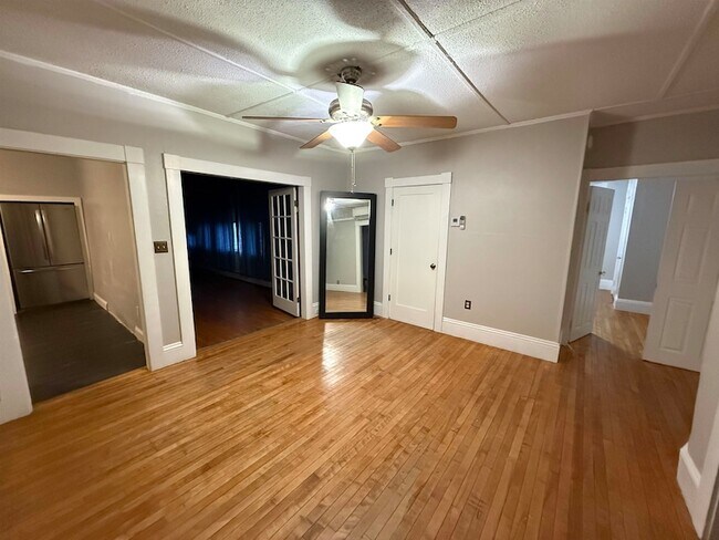 Foto del edificio - 96 E Broadway