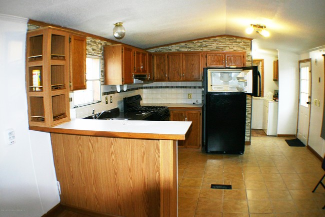 Building Photo - 2701 Goethals Rd N