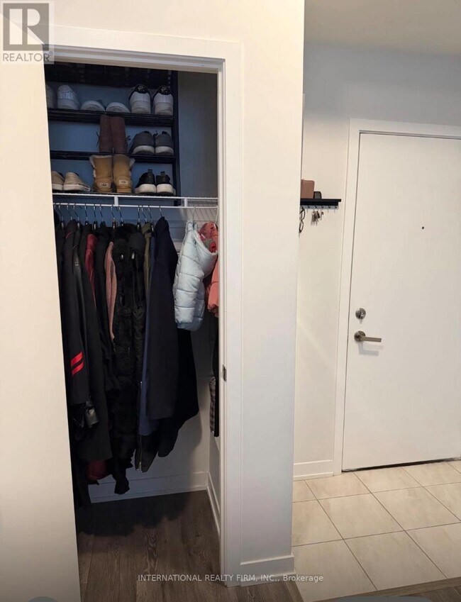 Photo du bâtiment - 3405 Ridgeway Dr