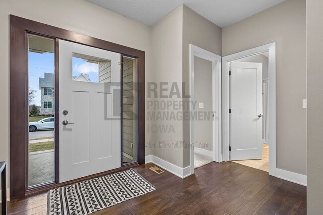 Building Photo - 16893 Madison Cir