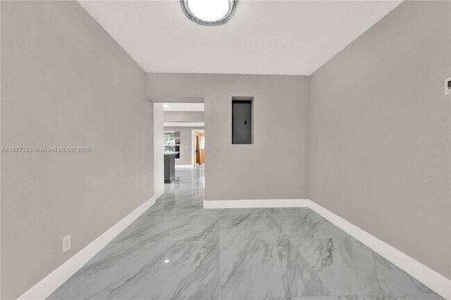Foto del edificio - 951 W 30th St