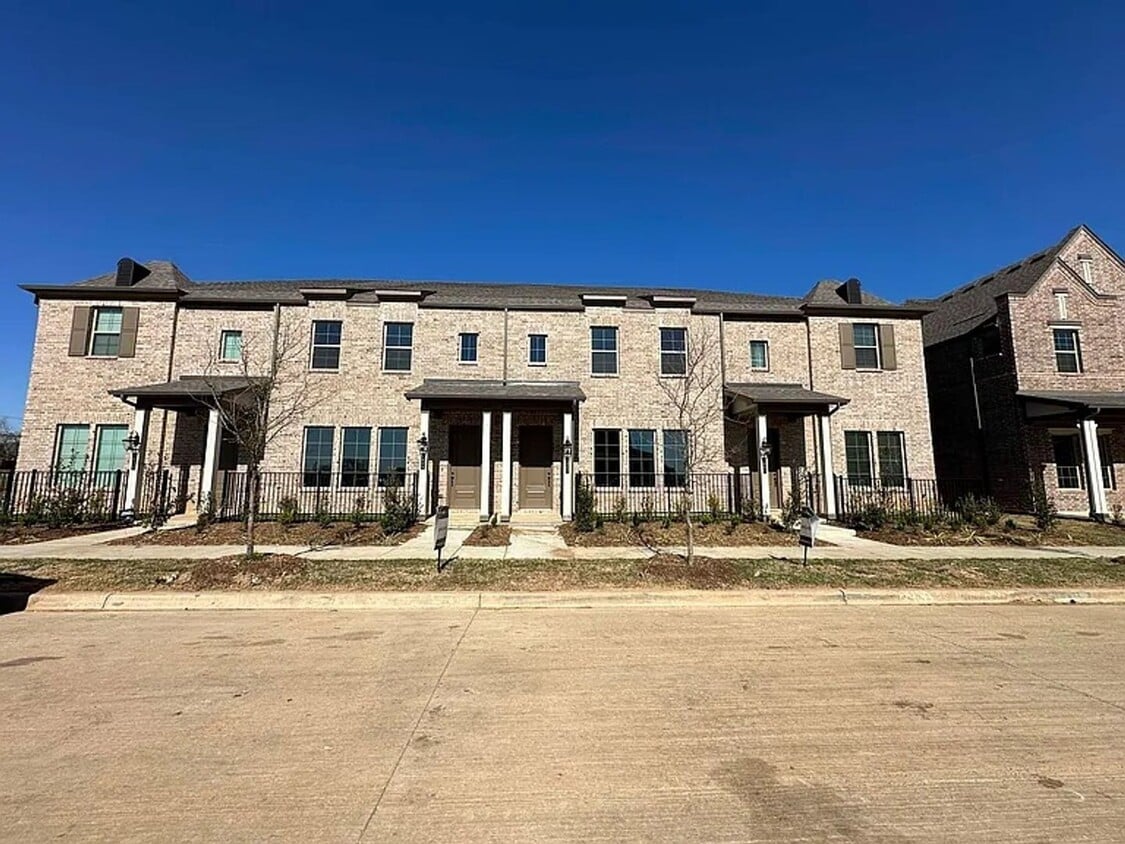 Primary Photo - Stunning 3-Bedroom Townhome for Rent in Ma...